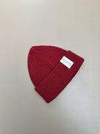 KNIT BEANIE RED