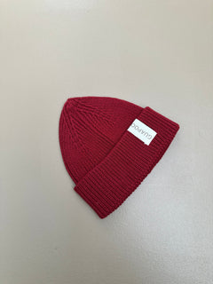 KNIT BEANIE RED