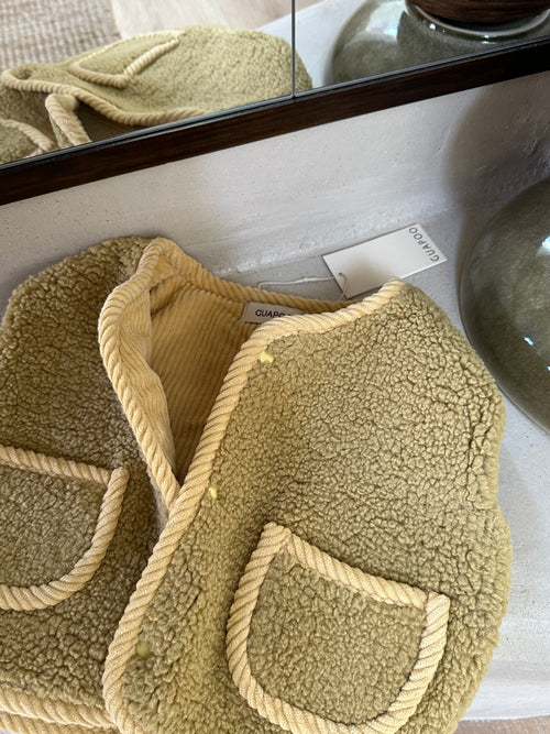 REVERSIBLE TEDDY VEST MARZIPAN