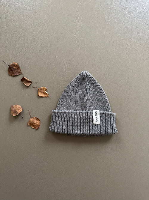 GESTRICKTE BEANIE | DUNKELGRAU