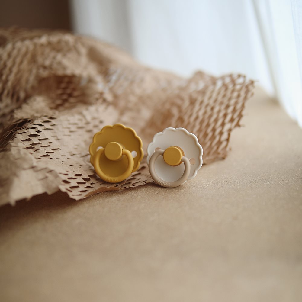 FRIGG DAISY SCHNULLER | CHAMOMILE