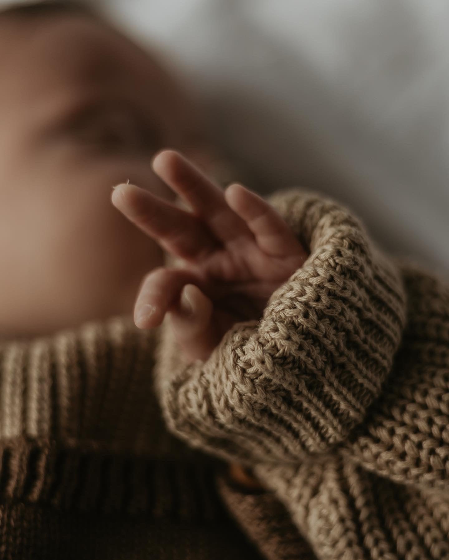 BUTTON KNIT SWEATER | BEIGE